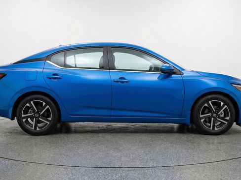 Used 2025 Nissan Sentra SV FWD image 8