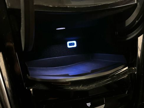 Used 2016 Cadillac Escalade Luxury image 45