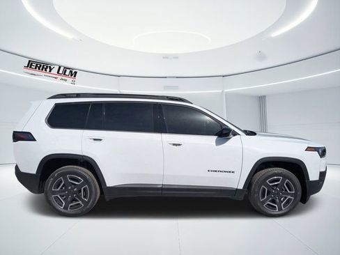 New 2026 Jeep Cherokee Laredo AWD/4WD image 3