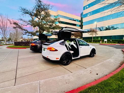 Used 2020 Tesla Model X Long Range image 45