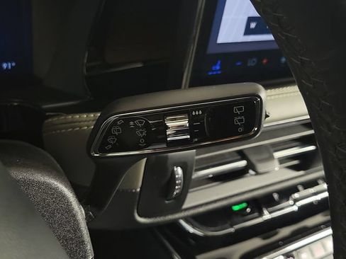Used 2025 Lincoln Corsair Reserve FWD image 25