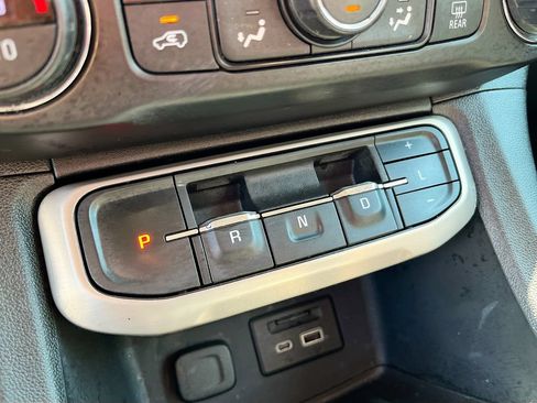 Used 2021 GMC Acadia Denali w/ GMC Pro Grade Package AWD/4WD image 17