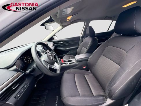 Used 2025 Nissan Altima 2.5 SV FWD image 26