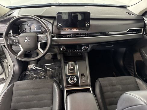 Used 2024 Mitsubishi Outlander SE image 19