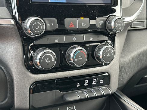 New 2026 RAM 1500 4x4 Crew Cab image 18
