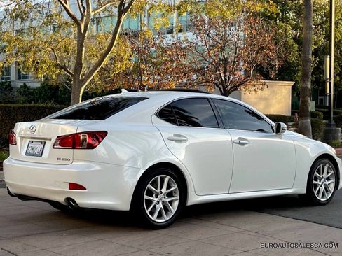 Used 2013 Lexus IS 250 Base 4dr Sedan w/ Premium Pkg Value Edition image 4