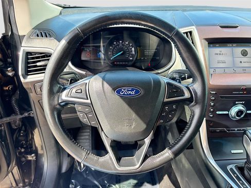 Used 2018 Ford Edge Titanium image 11