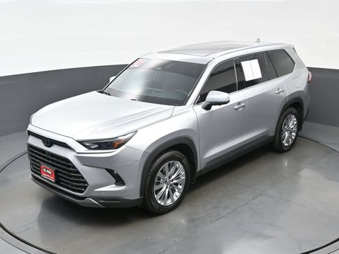 Used 2024 Toyota Grand Highlander AWD image 37