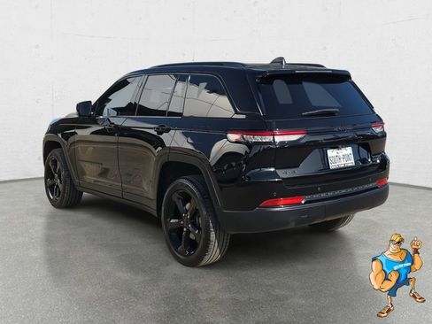 Used 2024 Jeep Grand Cherokee Limited w/ Black Appearance Package image 7