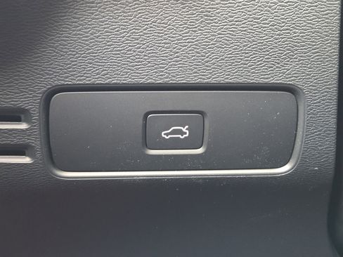 New 2026 Volvo XC40 B4 Core w/ Climate Package image 24