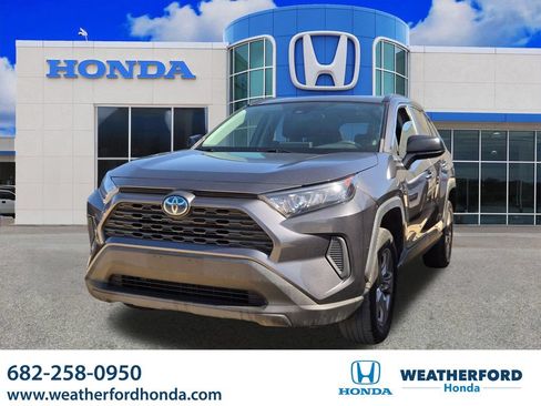 Used 2022 Toyota RAV4 LE AWD/4WD image 1
