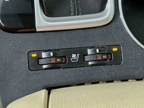 Used 2016 Toyota Highlander Limited FWD image 19