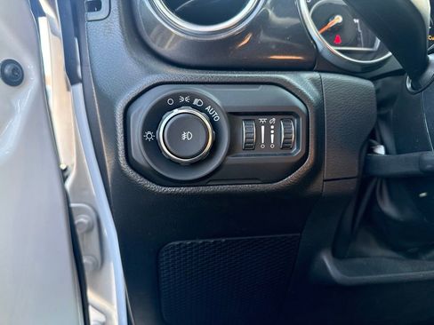 Used 2022 Jeep Wrangler Unlimited Sahara AWD/4WD image 12