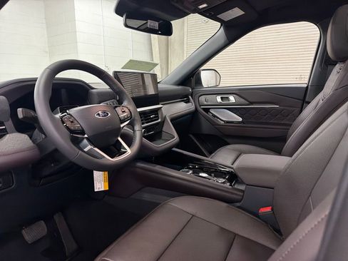 New 2026 Ford Explorer Platinum image 6
