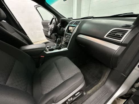 Used 2015 Ford Explorer XLT w/ Equipment Group 201B image 19