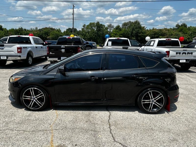 Used 2015 Ford Focus ST w/ Equipment Group 402A FWD image 3
