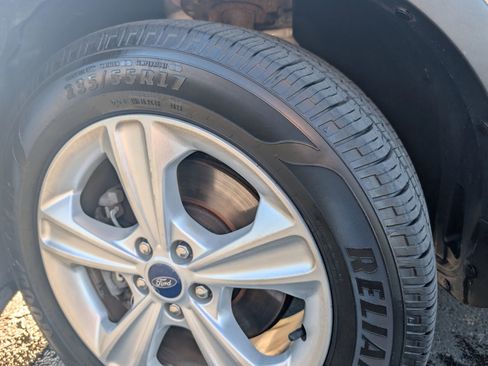 Used 2016 Ford Escape SE w/ SE Leather Comfort Package image 17