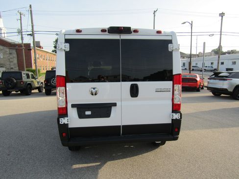 New 2025 RAM ProMaster 2500 w/ Convenience Group FWD image 4