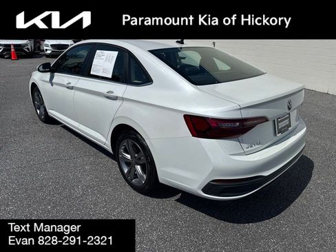 Used 2023 Volkswagen Jetta SE FWD image 5
