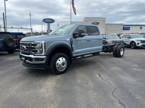 New 2026 Ford F550 4x4 Crew Cab image 2