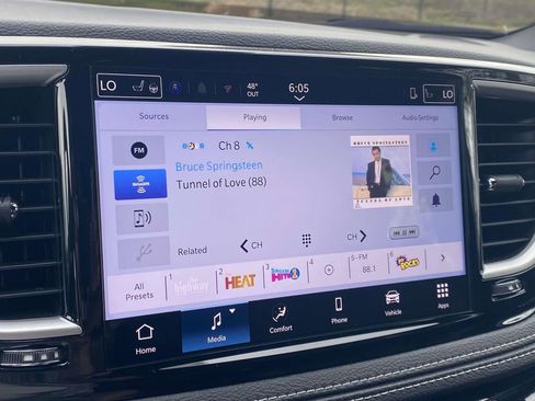 New 2026 Chrysler Pacifica Select image 16