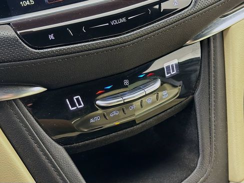 Used 2019 Cadillac XT5 FWD image 19