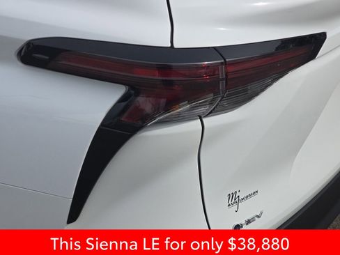 Used 2025 Toyota Sienna LE image 42