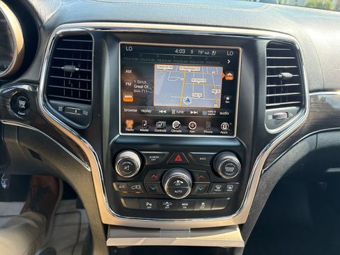 Used 2014 Jeep Grand Cherokee Overland w/ Advanced Technology Group AWD/4WD image 22