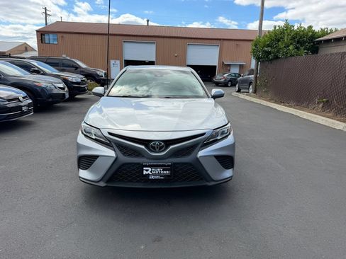 Used 2018 Toyota Camry SE FWD image 2