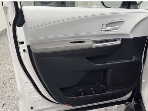 Used 2026 Toyota Sienna LE image 13