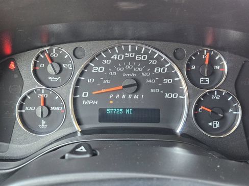 Used 2021 Chevrolet Express 2500 RWD image 16