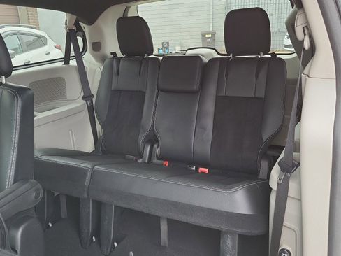 Used 2018 Dodge Grand Caravan SXT w/ Driver Convenience Group image 24