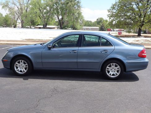 Used 2005 Mercedes-Benz E 320 4MATIC Sedan image 9