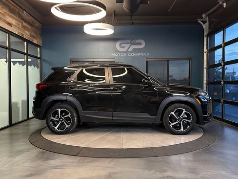 Used 2021 Chevrolet TrailBlazer RS w/ Sun and Liftgate Package FWD image 2