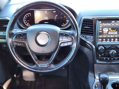 Used 2018 Jeep Grand Cherokee Altitude image 31