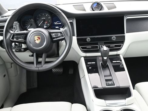 Certified 2022 Porsche Macan GTS image 8