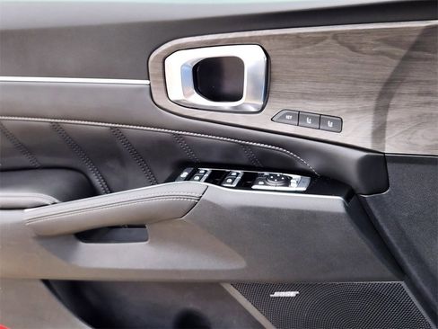 Used 2024 Kia Sorento SX Prestige image 11