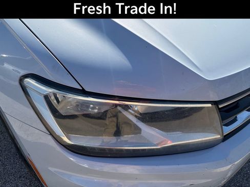 Used 2018 Volkswagen Tiguan SEL FWD image 5