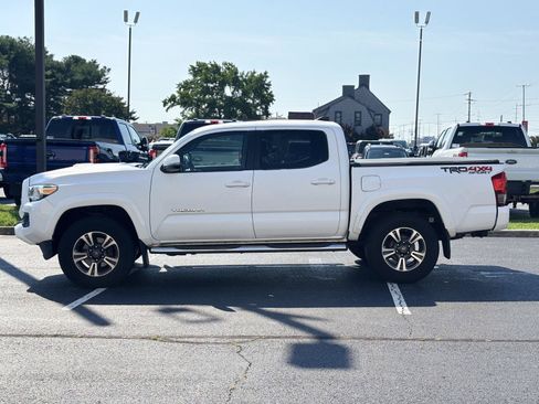 Used 2017 Toyota Tacoma TRD Sport w/ Premium & Technology Package AWD/4WD image 5
