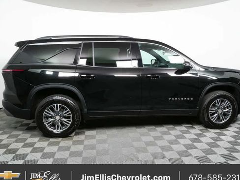 Certified 2025 Chevrolet Traverse LT FWD image 2