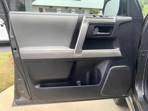 Used 2013 Toyota 4Runner SR5 w/ Convenience Pkg AWD/4WD image 14