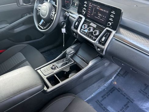 Used 2023 Kia Sorento LX AWD/4WD image 16