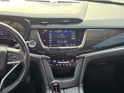 Used 2022 Cadillac XT6 Premium Luxury AWD/4WD image 17