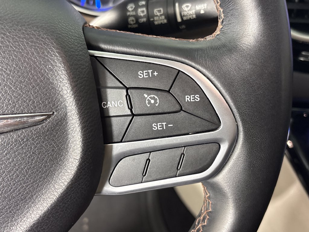 Used 2017 Chrysler Pacifica Touring-L w/ Tire & Wheel Group FWD image 19