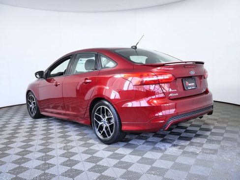 Used 2016 Ford Focus SE w/ SE Sport Package FWD image 6