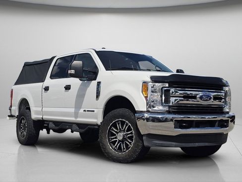 Used 2017 Ford F250 XLT AWD/4WD image 2