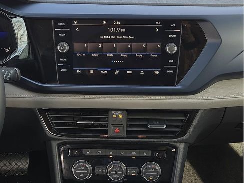 Used 2024 Volkswagen Taos SE image 12