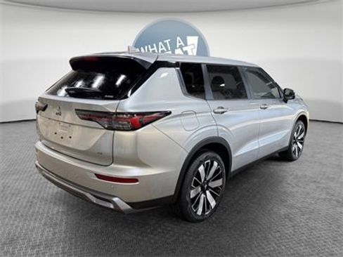 New 2025 Mitsubishi Outlander SE image 3