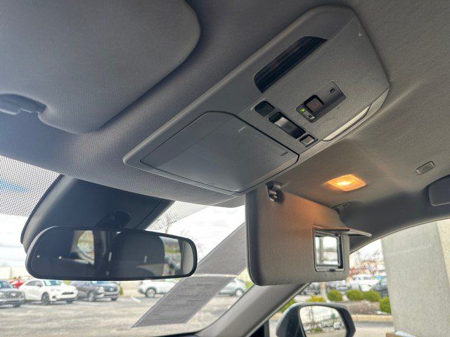 Used 2024 Toyota Highlander LE AWD/4WD image 13