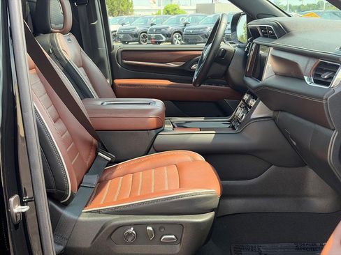 Used 2024 GMC Yukon Denali Ultimate AWD/4WD image 21